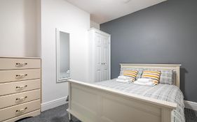 Platform Port Area Apartment 2 With Free Street Parking